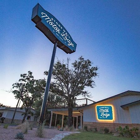 Stonewall Motor Lodge Bagian luar foto