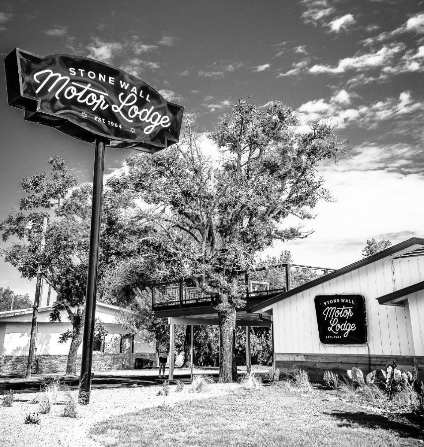 Stonewall Motor Lodge Bagian luar foto