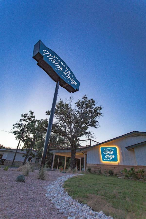 Stonewall Motor Lodge Bagian luar foto